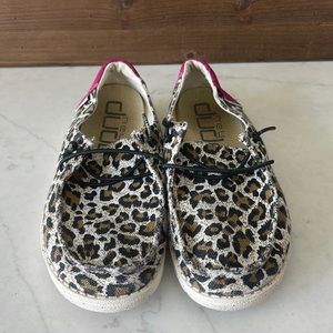 Hey Dudes-Youth Size 2